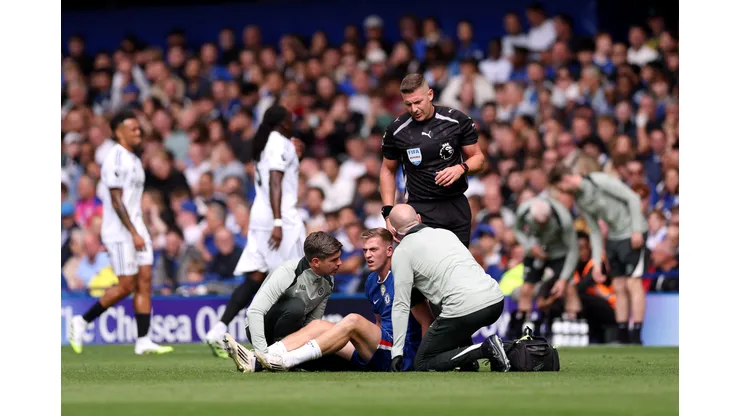 Liam Delap sofre grave lesão pelo Chelsea. (Photo by Justin Setterfield/Getty Images)