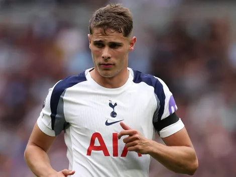 Chelsea mira contratação de Van de Ven do Tottenham