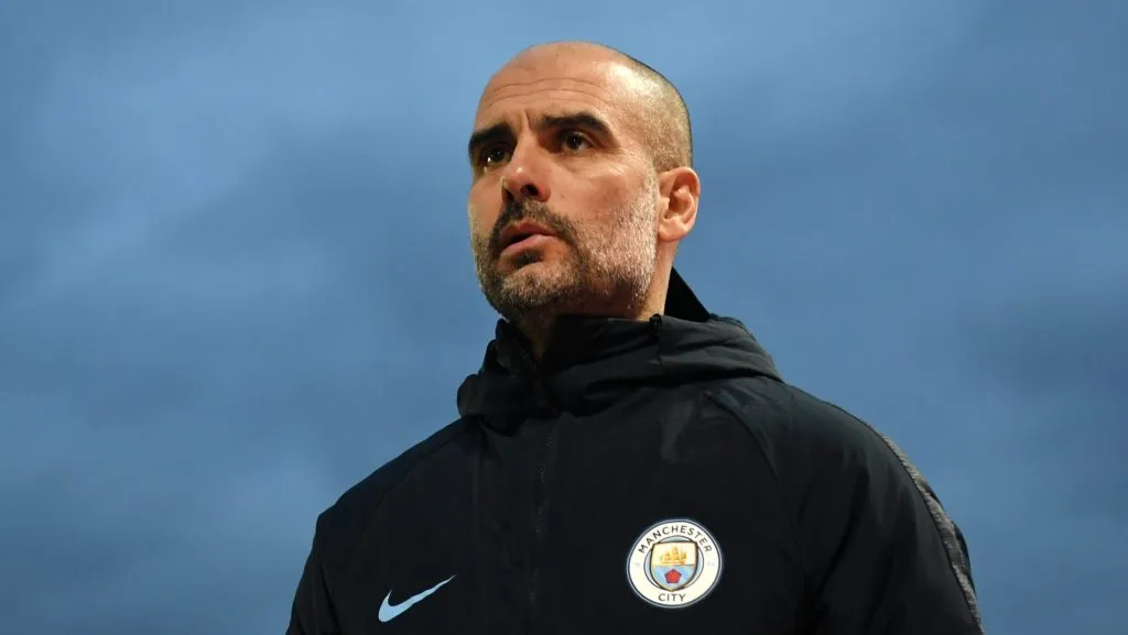 A trajetória de Jadon Sancho, marcada por altos e baixos desde sua ascensão no Borussia Dortmund até os empréstimos sucessivos na Premier League, revela como o alerta de Guardiola sobre sua mentalidade parece ter se confirmado. (Photo by Michael Regan/Getty Images)