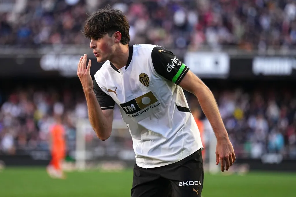 Javi Guerra interessa ao time merengue (Photo by Aitor Alcalde/Getty Images)