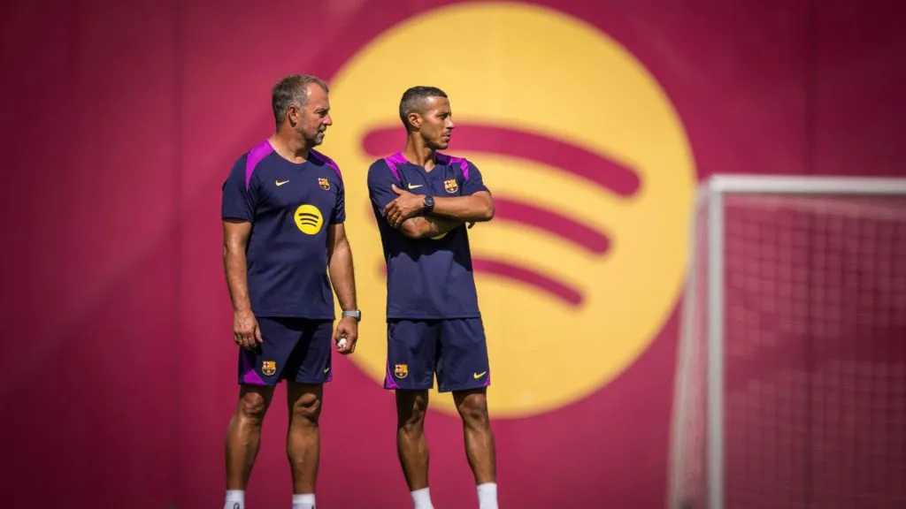 Thiago Alcântara e Hansi Flick em treino do Barcelona (foto: Marc Graupera/FCB)