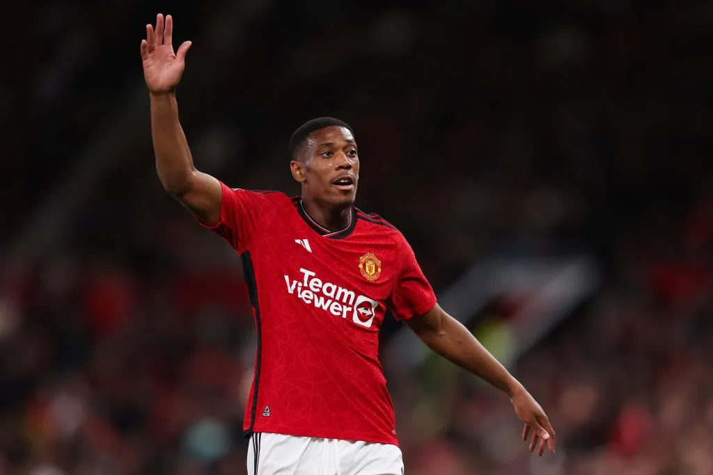 Anthony Martial, ex-Manchester United, hoje defende o AEK Atenas, da Grécia, mas pode trocar o clube grego por outra liga surpreendente: a Liga Mexicana, já que o Pumas tem interesse. (Photo by Matt McNulty/Getty Images)