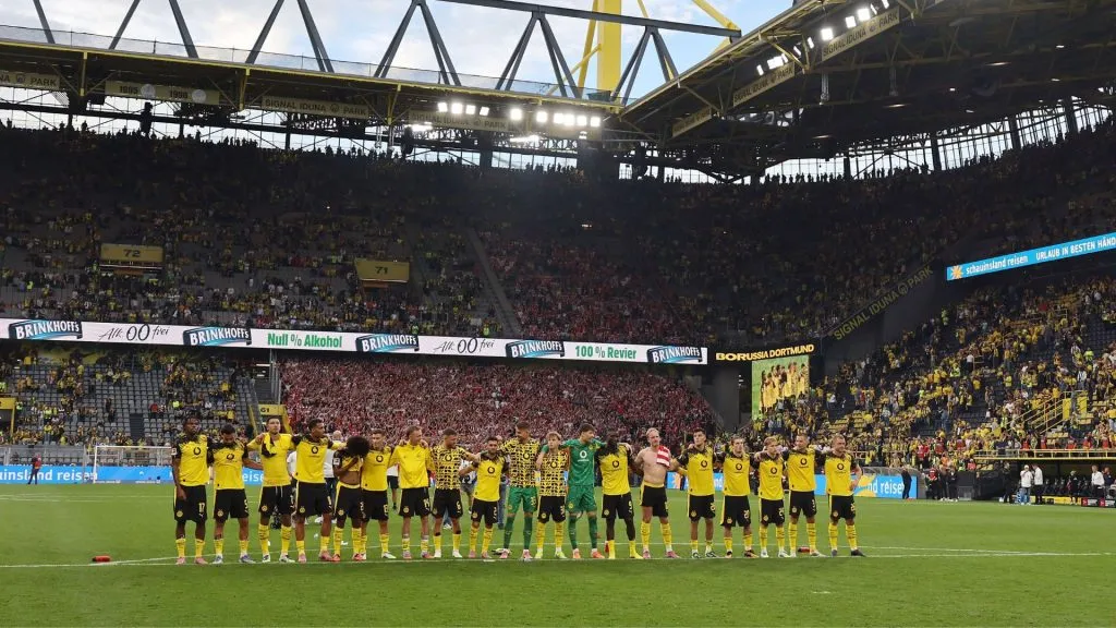 Jogadores do Borussia Dortmund (foto 01: Christof Koepsel/Getty Imagens)