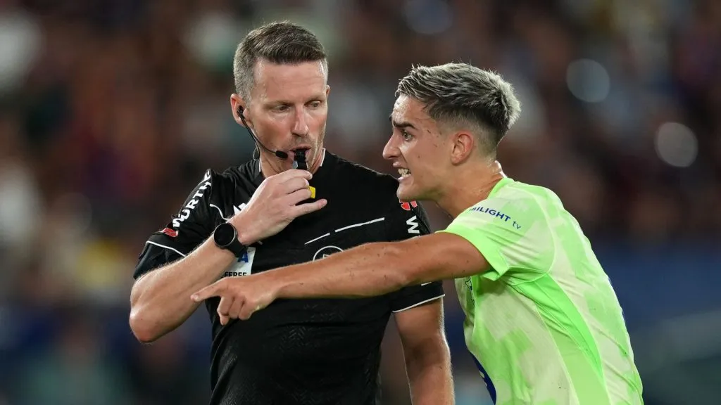 Gavi jogou 45 minutos do duelo contra o Levante, antes de ser substituído (Foto: Alex Caparros/Getty Images)