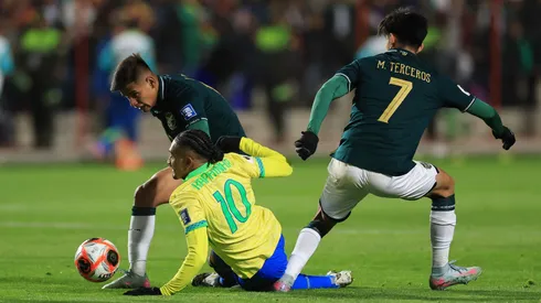 Raphinha durante jogo contra a Bolívia em El Salto (Foto: Buda Mendes/Getty Images)
