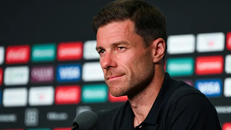 Xabi Alonso dando entrevista pelo Real Madrid. Foto: David Ramos/Getty Images