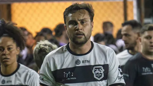Gustavo Gentile, o habilidoso camisa 8 da GALERIA, entrou no gramado inspirado por samba e com a missão de ajudar a equipe