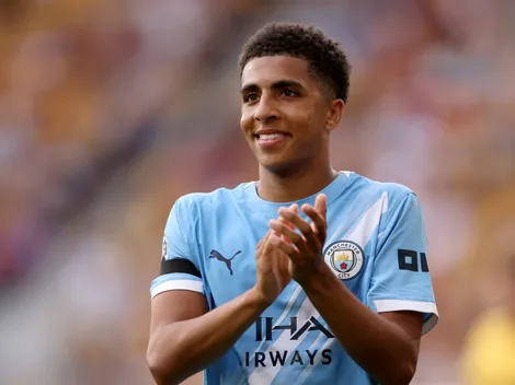 Manchester City anuncia renovação de Rico Lewis até 2030