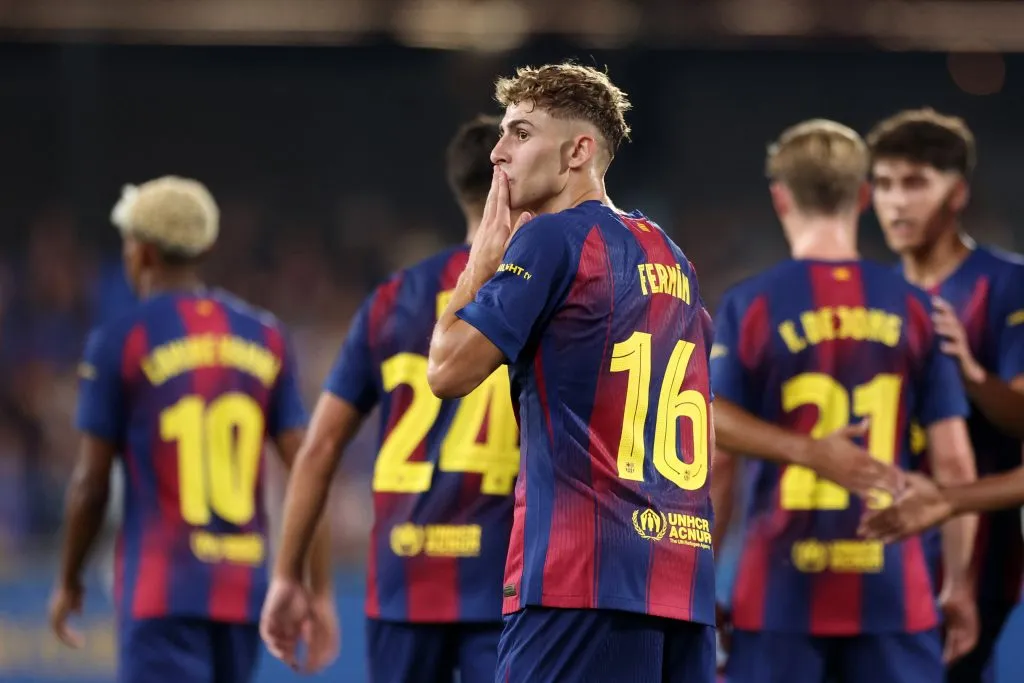 Fermín López em campo com o Barcelona (Photo by Judit Cartiel/Getty Images)