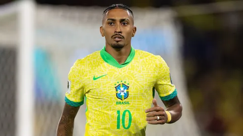 Raphinha e esposa desmentem informações sobre indisposição para vestir a camisa da Seleção Brasileira. (Photo by Ruano Carneiro/Getty Images)