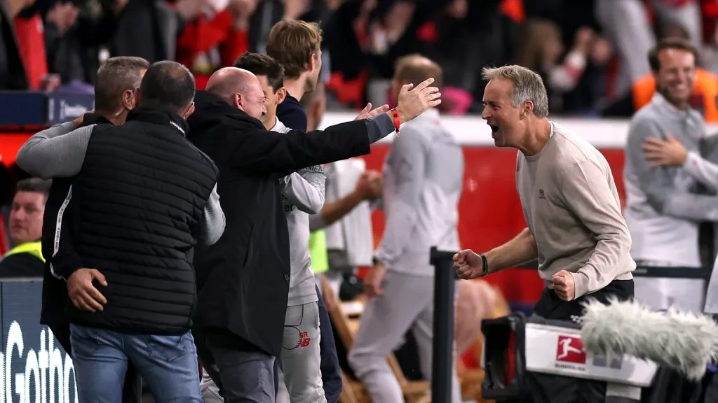 Kasper Hjulmand comemorando vitória do Bayer Leverkusen. Foto: Lars Baron/Getty Images