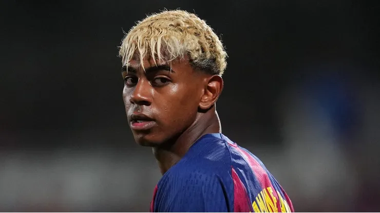Lamine Yamal em jogo do Barcelona. Foto: Alex Caparros/Getty Images