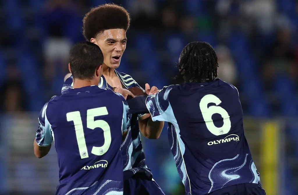 Aaron Bouwman, zagueiro do Ajax. Foto: Marco Luzzani/Getty Images