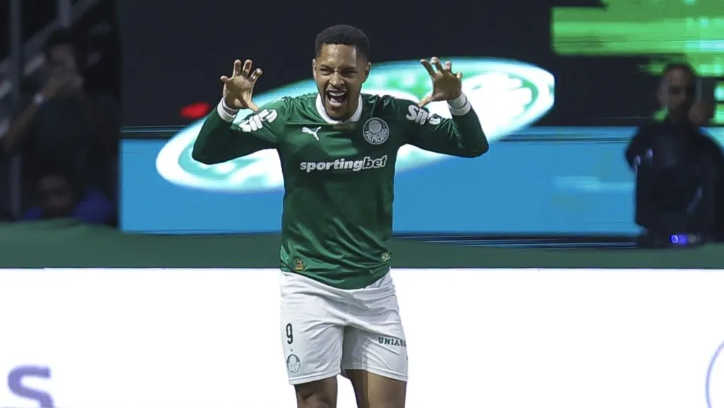 Vitor Roque pelo Palmeiras