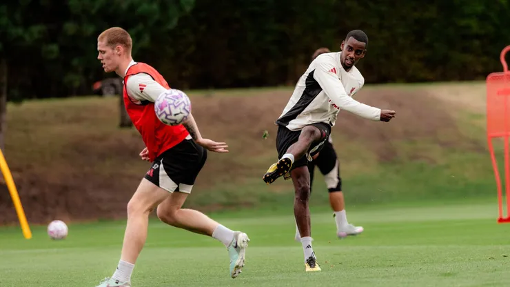 Estreia de Isak pelo Liverpool foi adiada
