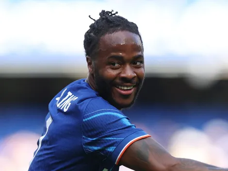 Sterling foi abordado pelo Bayern, mas decidiu seguir no Chelsea