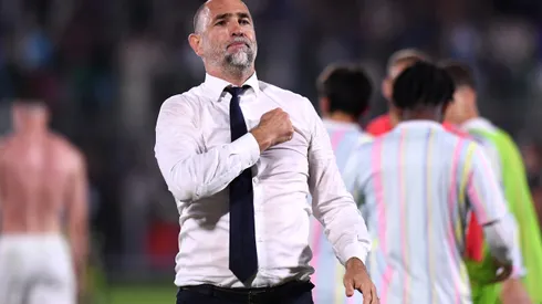 Igor Tudor, técnico da Juventus, demonstra gratidão aos torcedores após a vitória do time por 3 a 2, após a partida da Série A entre Venezia e Juventus, no Estádio Pier Luigi Penzo, em 25 de maio de 2025, em Veneza, Itália. Foto: Alessandro Sabattini/Getty Images