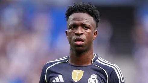 Xabi Alonso reage à situação de Vinicius Jr. Foto: Juan Manuel Serrano Arce/Getty Images