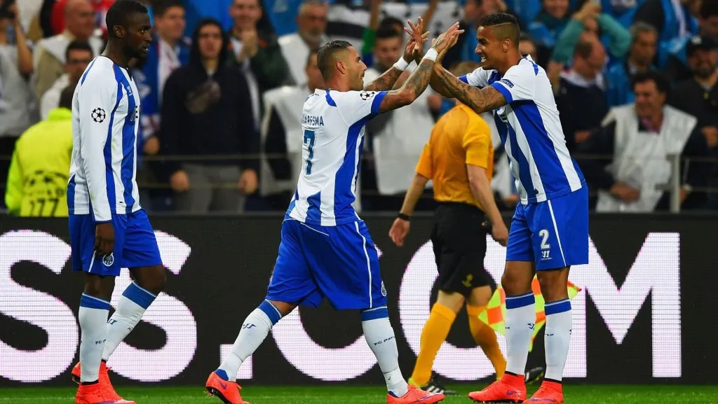 Jogadores Porto comemoram ao marcar gol durante a partida da UEFA Champions League. Foto: Mike Hewitt/Getty Images