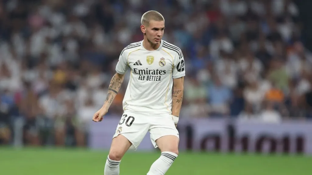 Mastantuono jogando pelo Real Madrid. Foto: Florencia Tan Jun/Getty Images