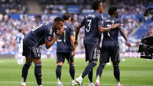 Mbappé celebra gol com a camisa do Real Madrid (Foto: Juan Manuel Serrano Arce/Getty Images)