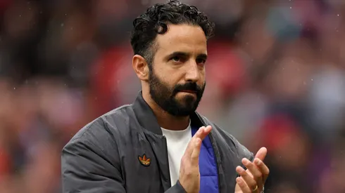 Ruben Amorim pode trocar o vermelho do Manchester United pelo do Benfica (Photo by Jan Kruger/Getty Images)
