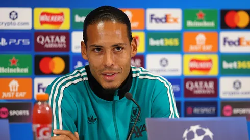 Van Dijk em entrevista coletiva. Foto: Molly Darlington/Getty Images