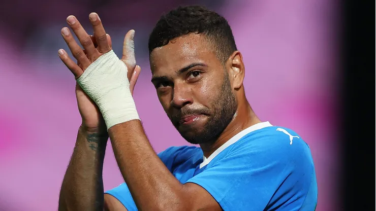 Renan Lodi em jogo do Al-Hilal. Jogador está na mira do West Ham. Foto: Yasser Bakhsh/Getty Images