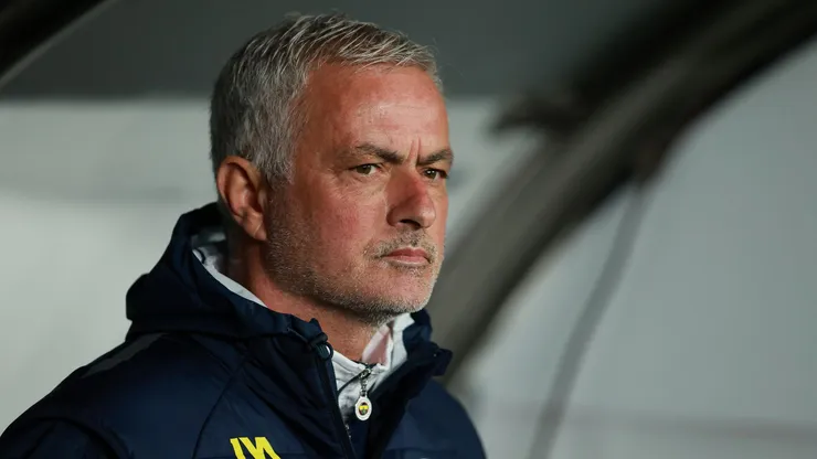 Mourinho durante jogo do Fenerbahce na Copa da Turquia (Foto: Ahmad Mora/Getty Images)