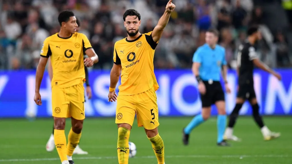 Bensebaini converteu um pênalti após intervenção do técnico Niko Kovac (foto: Valerio Pennicino/Getty Imagens)