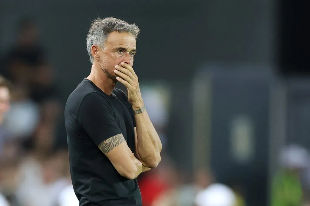 Luis Enrique, técnico do PSG. (Photo by Claudio Villa/Getty Images)