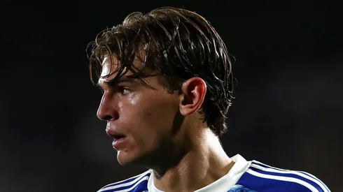 Com talento, versatilidade e potencial em ascensão, Paz pode ser o próximo jovem sul-americano a brilhar nos gramados ingleses. - Foto: Marco Luzzani/Getty Images