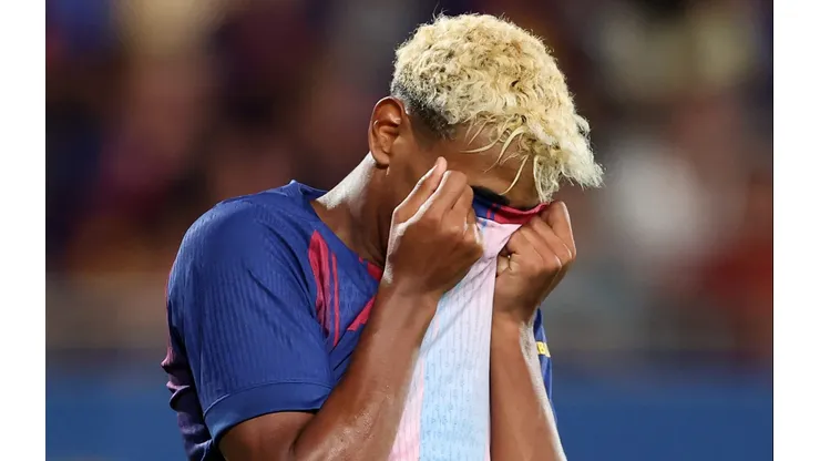 Barcelona também não deve contar com Lamine Yamal contra o Getafe, diz Hansi Flick. (Photo by Judit Cartiel/Getty Images)