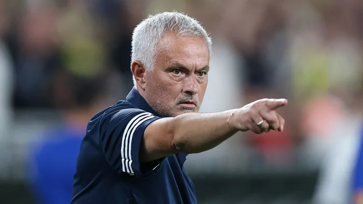 José Mourinho em ação pelo Benfica.