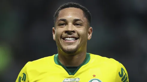 Vitor Roque segue com portas fechadas na Europa e deve permanecer no Palmeiras mesmo após especulações. (Photo by Alexandre Schneider/Getty Images)