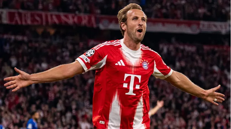 Em uma partida marcada por pressão intensa e estratégia refinada, o Bayern superou o Chelsea. Harry Kane brilhou com dois gols, enquanto Michael Olise se destacou. Kompany elogia a consistência e maturidade do time na busca por objetivos maiores. (Foto: Divulgação /Twitter Bayern)