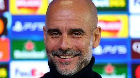 Manchester City tem a aprovação de Pep Guardiola para investir em Kobbie Mainoo, do Manchester United. (Photo by Molly Darlington/Getty Images)
