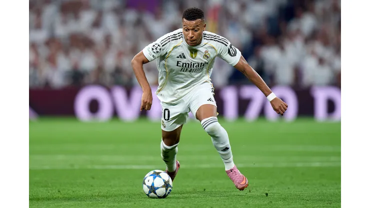 Kylian Mbappé, do Real Madrid, em ação durante a partida da Fase MD1 da Liga dos Campeões da UEFA 2025/26 entre Real Madrid CF e Olympique de Marseille, no Estádio Santiago Bernabéu, em 16 de setembro de 2025, em Madri, Espanha. Foto: Angel Martinez/Getty Images