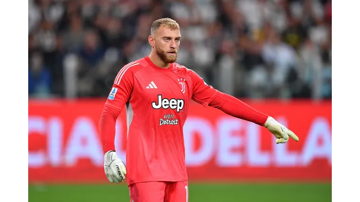 O goleiro Michele Di Gregorio é alvo de críticas, e Igor Tudor busca soluções para restaurar equilíbrio defensivo. (Photo by Valerio Pennicino/Getty Images)