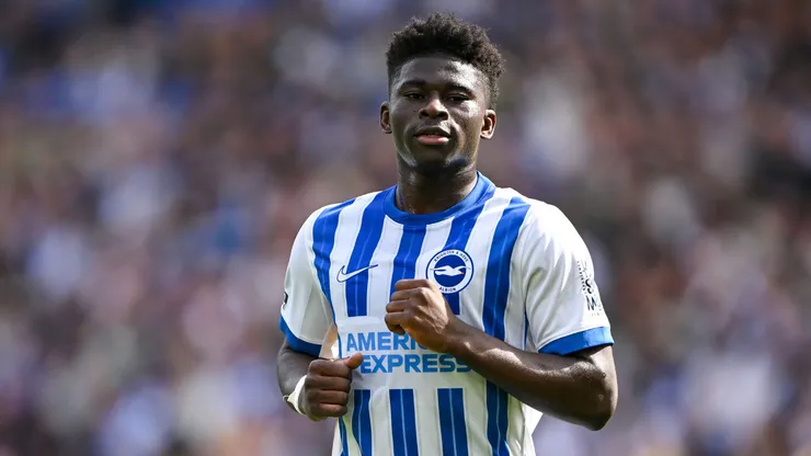 Carlos Baleba, meia do Brighton, está na mira do Manchester United. Foto: Mike Hewitt/Getty Images