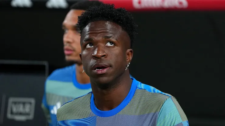 Vinicius Júnior, jogador do Real Madrid, no banco de reservas contra o Marseille (Foto: Angel Martinez/Getty Images)