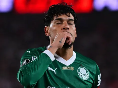 Fanático pede Gustavo Gómez ao lado de Virgil van Dijk