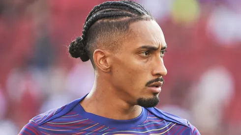 Raphinha é o favorito entre os brasileiros a ganhar a Bola de Ouro. Foto: Rafa Babot/Getty Images