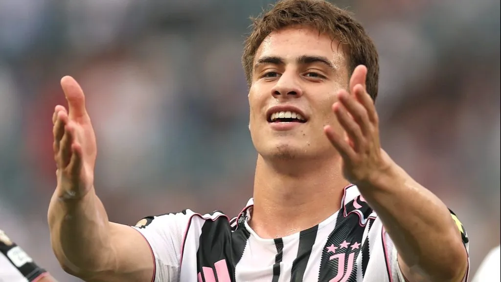 Kenan Yildiz, com a camisa da Juventus e alvo do Arsenal