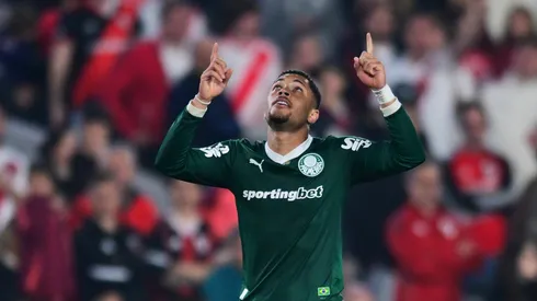 Vitor Roque comemorando gol pelo Palmeiras. Foto: Marcelo Endelli/Getty Images