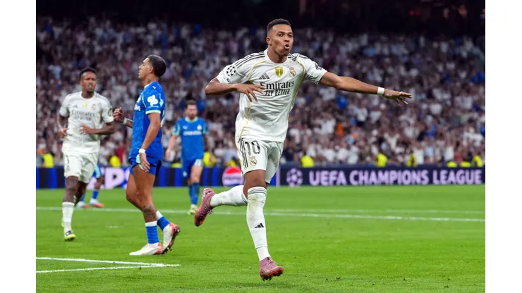 Kylian Mbappé, do Real Madrid, comemora o segundo gol de sua equipe, de pênalti, durante a partida da Fase MD1 da Liga dos Campeões da UEFA 2025/26 entre Real Madrid CF e Olympique de Marseille, no Estádio Santiago Bernabéu, em 16 de setembro de 2025, em Madri, Espanha. Foto: Mateo Villalba Sanchez/Getty Images