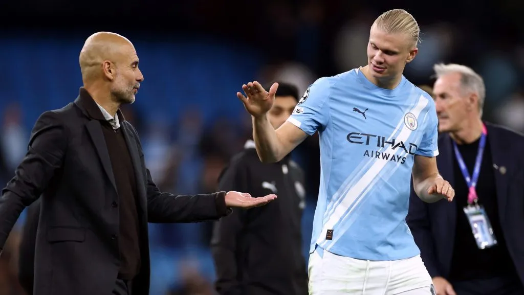 A equipe de Guardiola busca revanche após a dura derrota para os Gunners na temporada passada e vê no duelo direto uma chance de afirmação na corrida pelo título. (Photo by Dan Istitene/Getty Images)