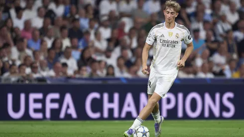 Dean Huijsen, do Real Madrid, com a bola durante a partida da Fase MD1 da Liga dos Campeões da UEFA 2025/26 entre Real Madrid CF e Olympique de Marseille, no Estádio Santiago Bernabéu, em 16 de setembro de 2025, em Madri, Espanha. Foto: Mateo Villalba Sanchez/Getty Images