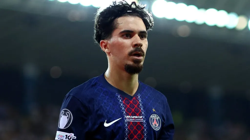 Vitinha, ligado ao Real Madrid, em ação com o PSG (Photo by Francesco Scaccianoce/Getty Images)