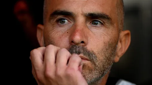 Enzo Maresca, treinador do Chelsea, comentou sobre Sterling e Disasi não estarem no elenco. (foto: Clive Mason/Getty Images)